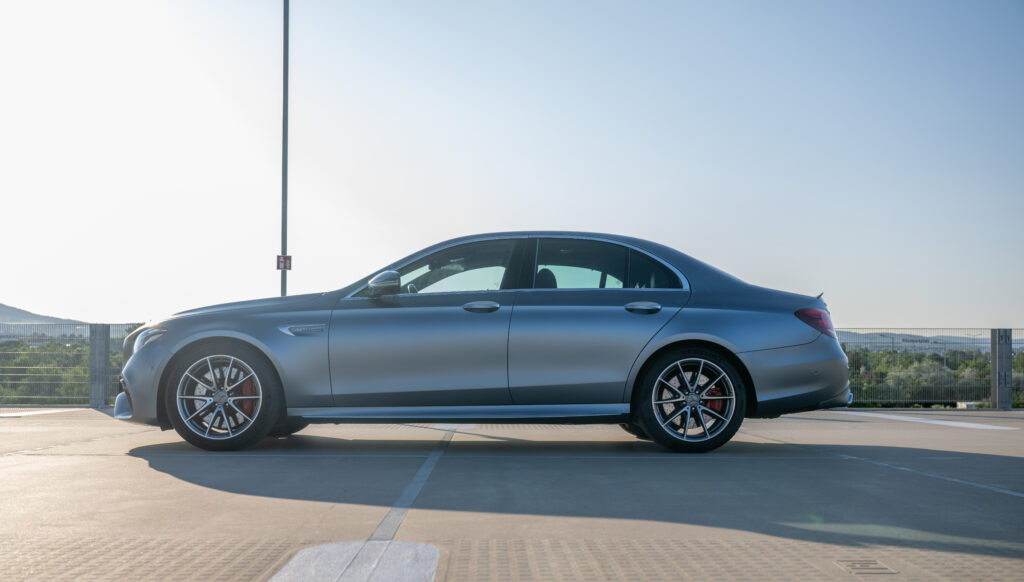 Mercedes Benz E63s AMG - seitlich