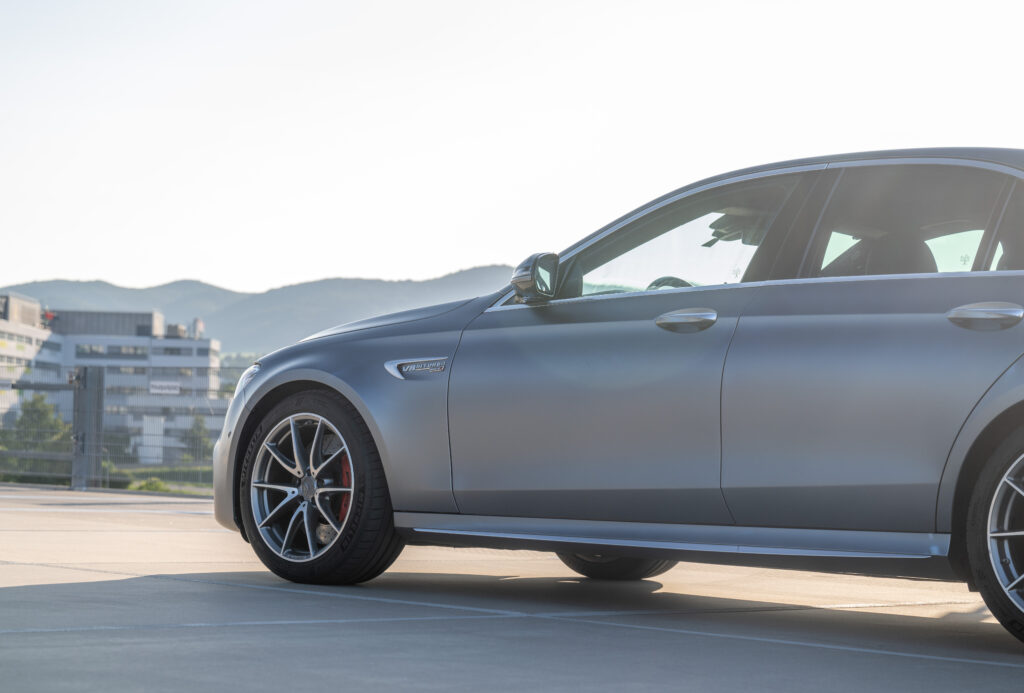 Mercedes Benz E63s AMG - Seitlich Felgen