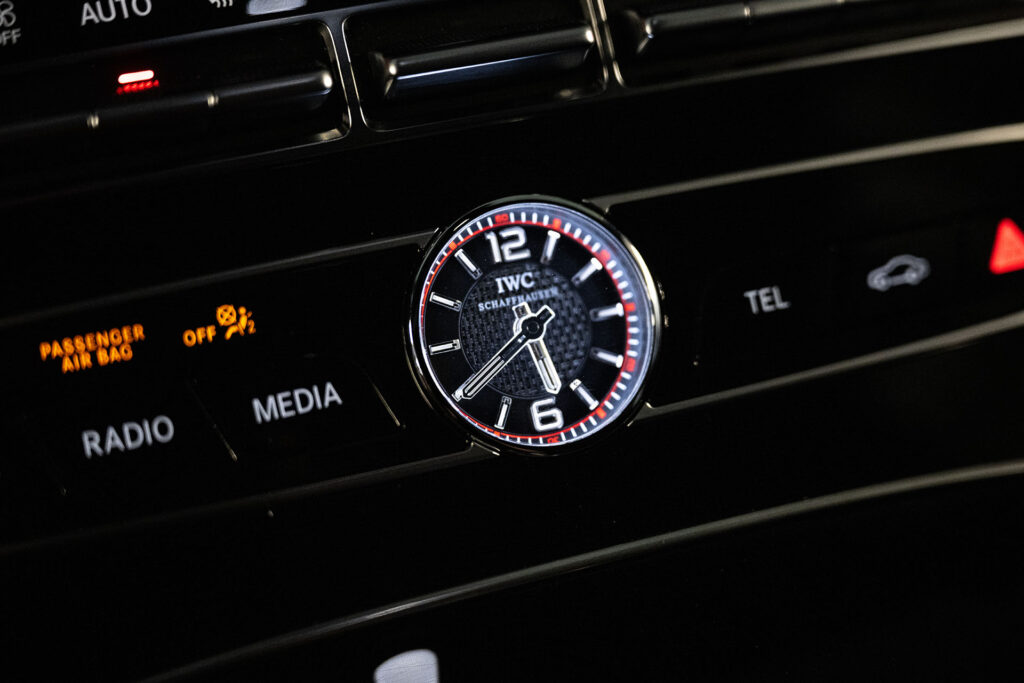 Mercedes Benz E63s AMG - Innenansicht Uhr