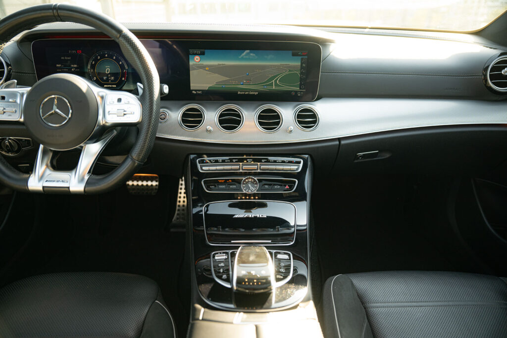 Mercedes Benz E63s AMG - Innenraum mittig