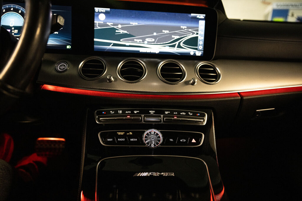 Mercedes Benz E63s AMG - Multimedia